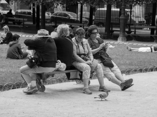 IMG_1011_women_on_bench